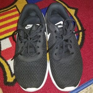 NIKE
Women's Tanjun Running Shoes